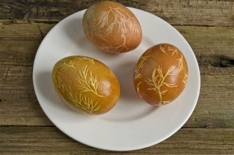 как покрасить яйца куркумой